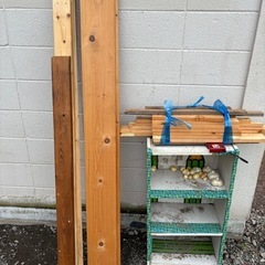 使い古しの1x4と1x8とおまけのジャンボニンニク(取引き中)の画像
