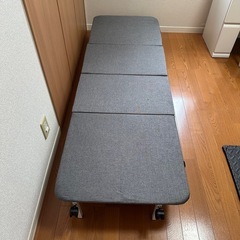折りたたみベッド
の画像
