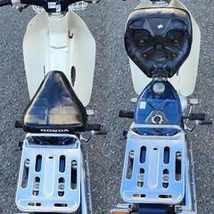 走行浅！ で希少！？人気車両✨【HONDA】スーパーカブ50 Custom12V AA01型　新品バッテリー、プラグ交換済み・自賠責２年付き・一通りのメンテナンス(不具合消耗品は新品パーツ交換済み)・ナンバー登録も無料で行います。　乗車するにあたって全てコミコミ！！税込ジャスト！！販売価格！！の画像