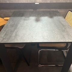 セラミックダイニングテーブルの画像