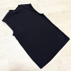 アースミュージックアンドエコロジー ノースリーブカットソー フリル ブラック Mの画像