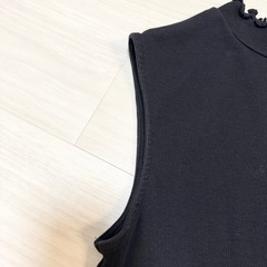 アースミュージックアンドエコロジー ノースリーブカットソー フリル ブラック Mの画像