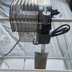 外掛けフィルターと水槽の画像