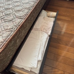 値引しました✴︎シングルベット超美品！(中古) 背もたれ付き、収納引き出し付き✴︎の画像