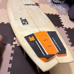 サーフボード　JS  ショート5.1ft クアッドフィン付の画像