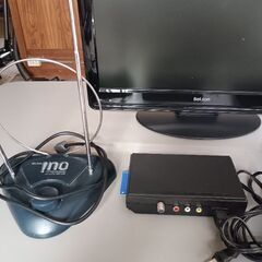 テレビ、 地デジチューナー、 アンテナ 、テレビのターンテーブルの画像