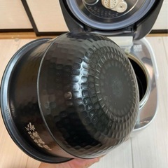 美品 東芝　 真空圧力IHジャー炊飯器 5.5合　RC-10VXNの画像