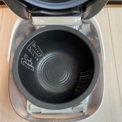 美品 東芝　 真空圧力IHジャー炊飯器 5.5合　RC-10VXNの画像