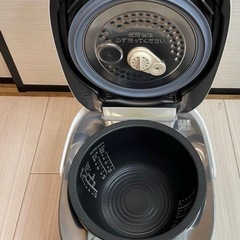 美品 東芝　 真空圧力IHジャー炊飯器 5.5合　RC-10VXNの画像