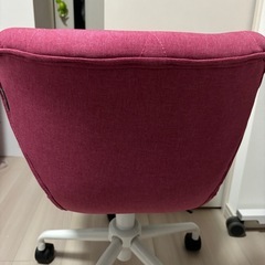 デスクチェア　ピンク　キャスター付きの画像
