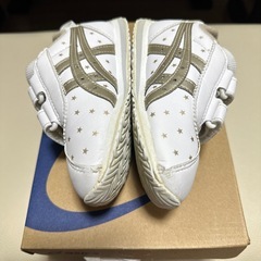 asics スニーカー　16cm  の画像