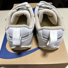 asics スニーカー　16cm  の画像