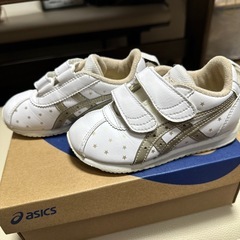 asics スニーカー　16cm  の画像