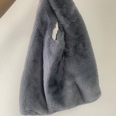 グレー ファー ハンドバッグ リボン付きの画像