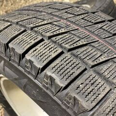 ハイエース キャラバン 215/70R15  東北6県無料配達対応‼️爆安‼️最終値下げ‼️③バリ溝❗ 国産タイヤ ブリジストン製❗ アルミ付き タイヤ トヨタ ニッサン イエース キャラバンの画像