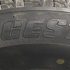 ハイエース キャラバン 215/70R15  東北6県無料配達対応‼️爆安‼️最終値下げ‼️③バリ溝❗ 国産タイヤ ブリジストン製❗ アルミ付き タイヤ トヨタ ニッサン イエース キャラバンの画像