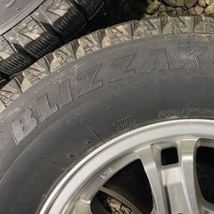 ハイエース キャラバン 215/70R15  東北6県無料配達対応‼️爆安‼️最終値下げ‼️③バリ溝❗ 国産タイヤ ブリジストン製❗ アルミ付き タイヤ トヨタ ニッサン イエース キャラバンの画像
