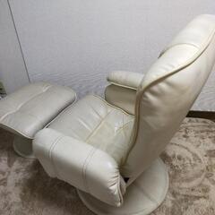 オットマン（足置き台）付き安楽チェアの画像