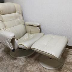 オットマン（足置き台）付き安楽チェアの画像