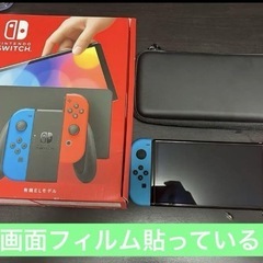 有機ELディスプレイ搭載のNintendo Switch、青と赤のJoy-Con付き、収納ケース付き。  - モデル: Nintendo Switch 有機ELモデル - 色: 青/赤 - 付属品: 収納ケース付き  2024年9月にヨドバシカメラに新品購入しました。  20時間ぐらい利用しました。美品です。  購入した後すぐ画面フィルムを貼りました。  収納ケースも付属します。  ご覧いただきありがとうございます。の画像