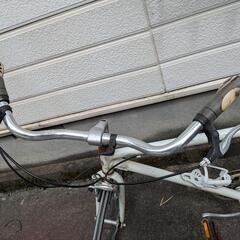 白い自転車の画像