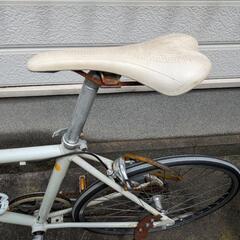 白い自転車の画像
