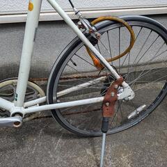 白い自転車の画像