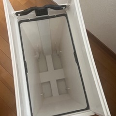 ペダル式ゴミ箱の画像