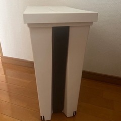 ペダル式ゴミ箱の画像