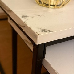 白い机2個の画像