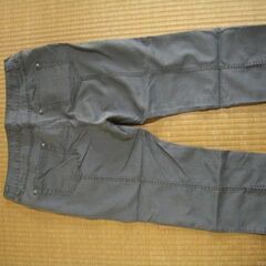 中古のクロップドパンツですの画像