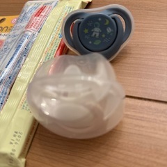 おしゃぶり　ミルク　ピンセット
の画像