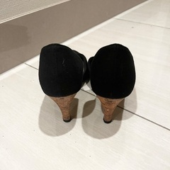 美品ブラックパンプス23.5の画像