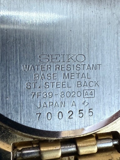 セイコー 7F39-8020 ムーンフェイズ QZ デイデイト ゴールド文字