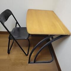 オフィス用机と椅子の画像