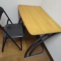 オフィス用机と椅子