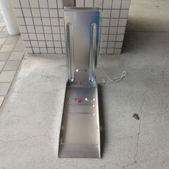 空き缶：踏みつぶし器：鋼鉄製品：かんたんに潰れてぺちゃんコ：小さくなります：の画像