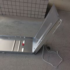空き缶：踏みつぶし器：鋼鉄製品：かんたんに潰れてぺちゃんコ：小さくなります：の画像