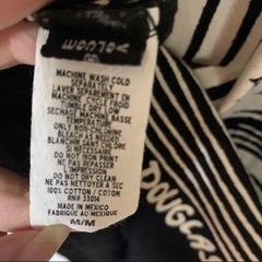 VOLCOM ボルコム　ブラック　ペイント　Tシャツ　半袖の画像