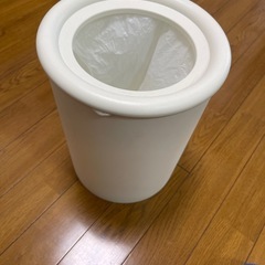 ゴミ箱２つの画像