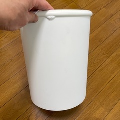 ゴミ箱２つの画像