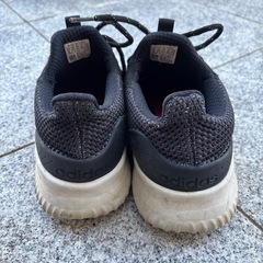 adidasスニーカーの画像