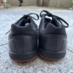アンブロ黒フットサルシューズの画像
