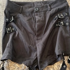 SHEIN ROMWE ベルト　カットアウトパンツ　の画像