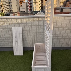 木製　フェンス付きガーデンベンチの画像