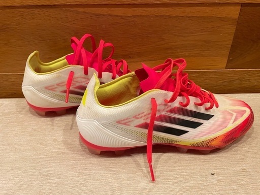 adidasサッカーシューズ