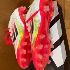 adidasサッカーシューズの画像