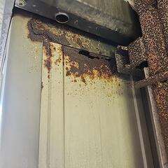 物置 中 鍵付きの画像