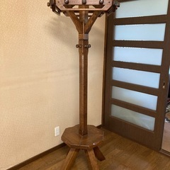 値下げしました　アンティーク回転ハンガーラックの画像