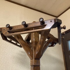 値下げしました　アンティーク回転ハンガーラックの画像